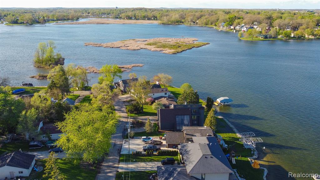 935 Stratton Drive, Waterford, MI 48328 — Photo 30