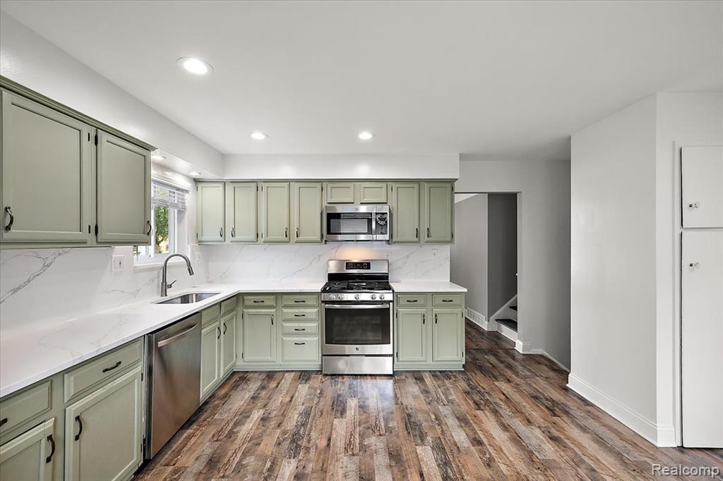726 Woodlawn Avenue, Royal Oak, MI 48073 — Photo 9