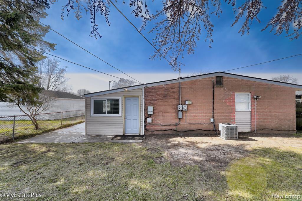 547 S Hawthorne Street, Westland, MI 48186 — Photo 10