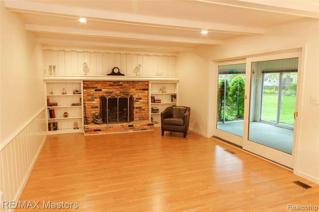 21879 Canterbury Avenue, Grosse Ile, MI 48138 — Photo 12