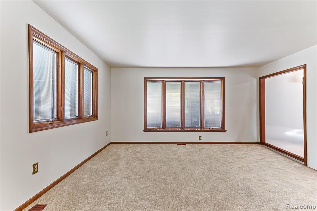 22333 Crestwood Street, Trenton, MI 48183 — Photo 7