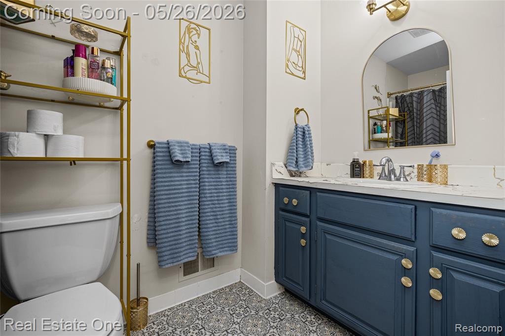 7736 Lake Ridge Drive, Waterford, MI 48327 — Photo 17