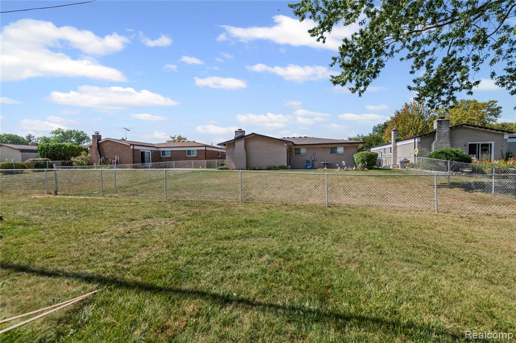 4900 Kadena Court, Sterling Heights, MI 48310 — Photo 33