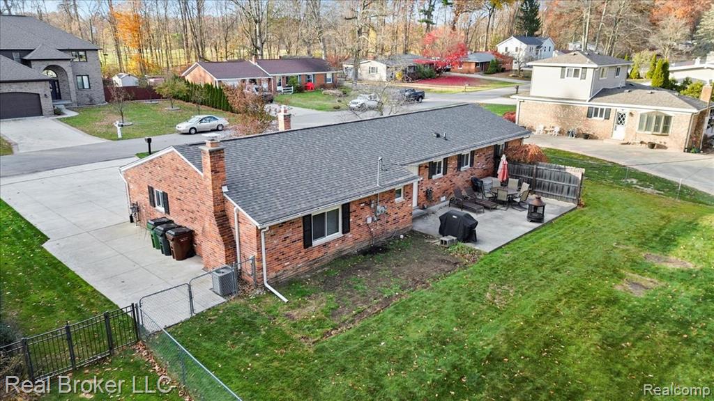 52048 Brentwood Drive, Shelby Twp, MI 48316 — Photo 38
