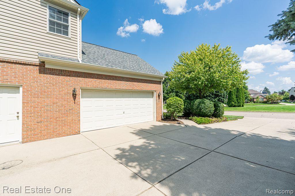961 HOLLOW CORNERS, Rochester, MI 48307 — Photo 43