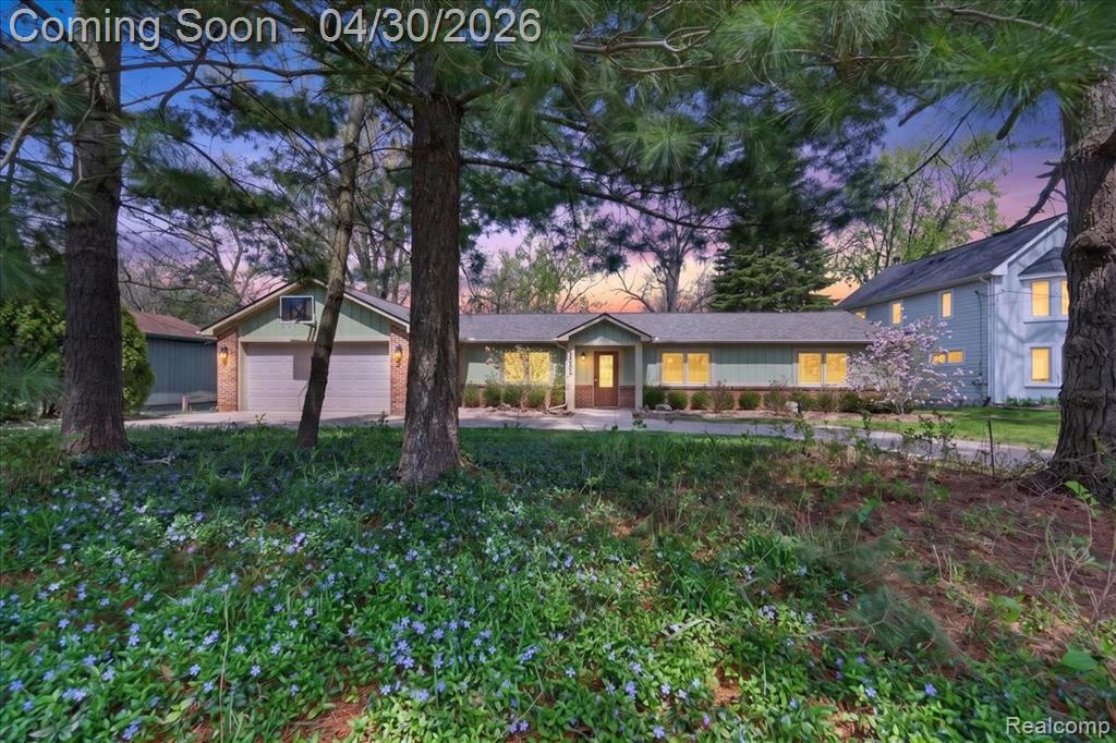 3945 N Vanstone Drive, Commerce Twp, MI 48382 — Photo 3