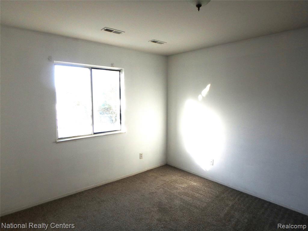 962 Saybrook Drive, Waterford, MI 48327 — Photo 8