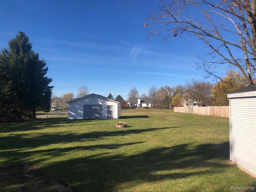 8354 Fenton Road, Grand Blanc, MI 48439 — Photo 45