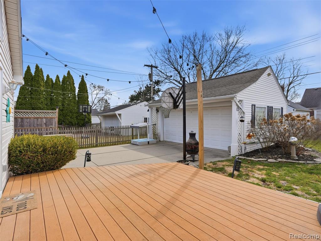 2073 Lochmoor Boulevard, Grosse Pointe Woods, MI 48236 — Photo 43
