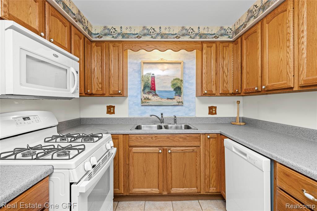 5871 Manor Drive, Fort Gratiot, MI 48059 — Photo 13