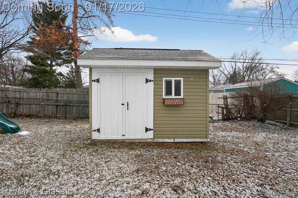7346 S Shaker Drive, Waterford, MI 48327 — Photo 37
