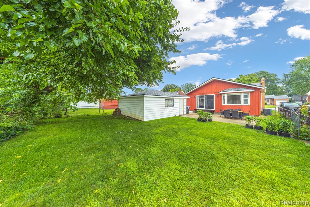 9939 Deering Street, Livonia, MI 48150 — Photo 43