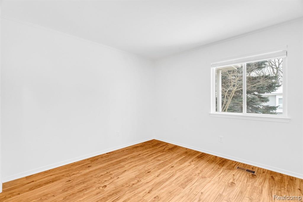 9447 FORESTVIEW Circle, Grand Blanc, MI 48439 — Photo 11