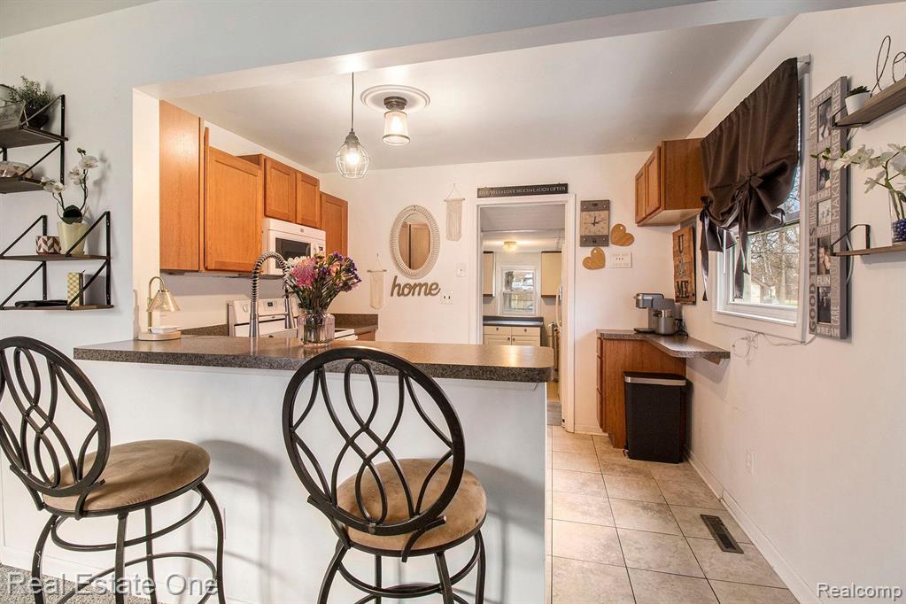 5686 LAKE GROVE Drive, White Lake, MI 48383 — Photo 5