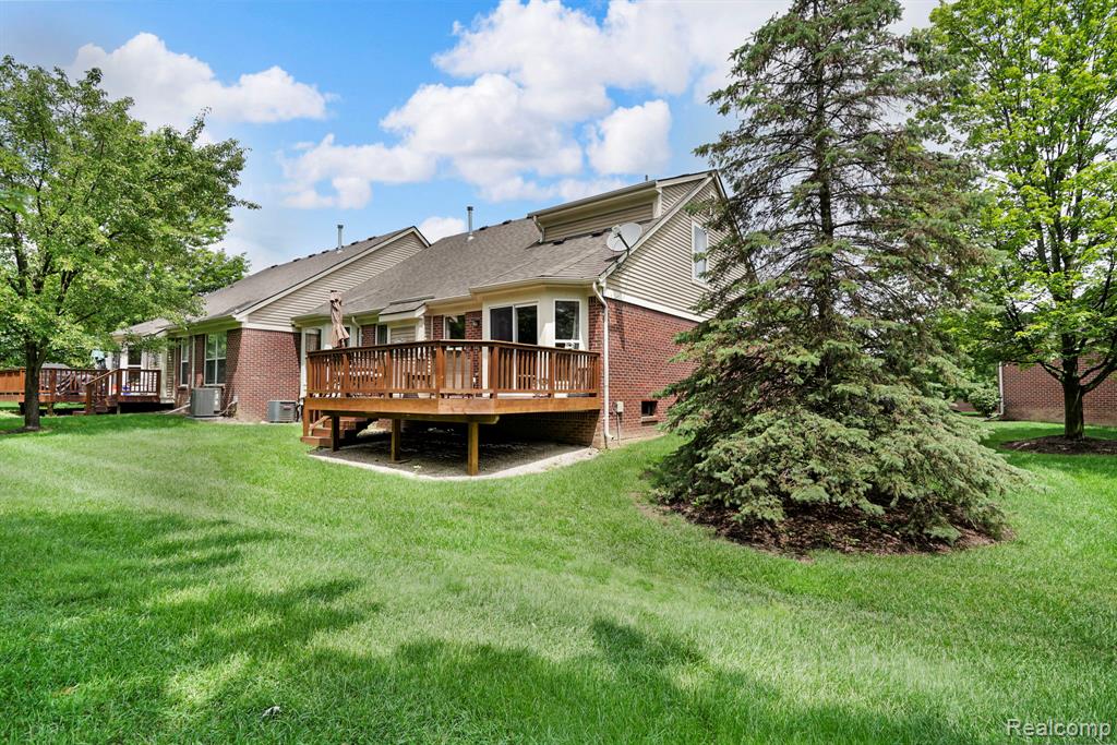 1128 Andover Circle, Commerce Twp, MI 48390 — Photo 23