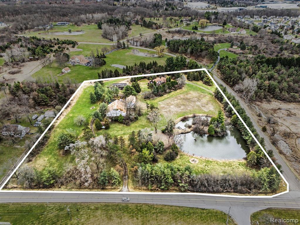 4385 Warwick Circle Drive, Grand Blanc, MI 48439 — Photo 2