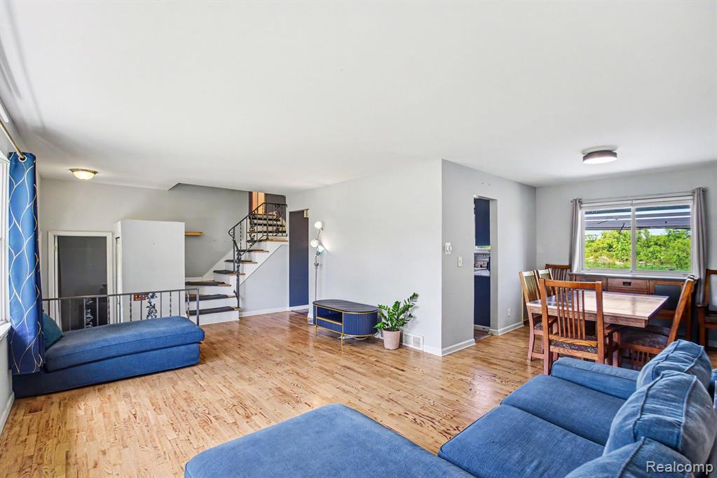 6156 Trenton Drive, Flint, MI 48532 — Photo 4