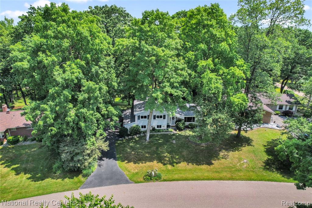 1521 Thread Valley, Holly, MI 48442 — Photo 21