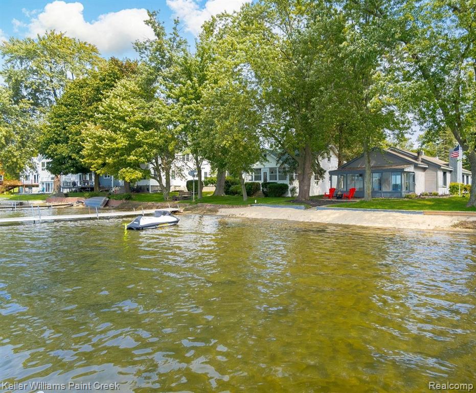 4297 HUNTERS Drive, Highland, MI — front exterior