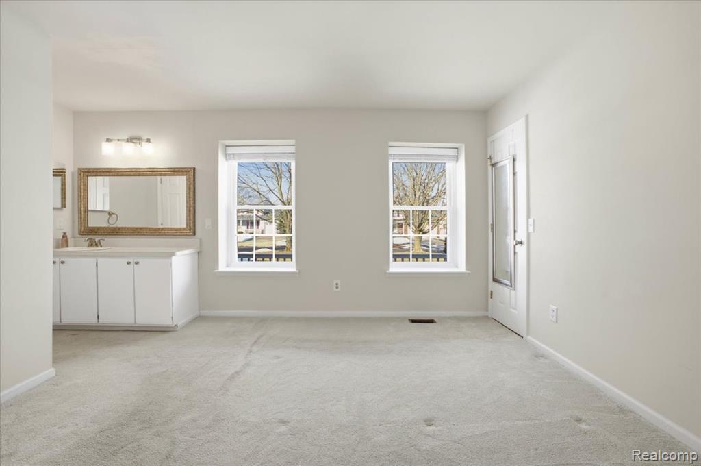 6042 Barker Avenue, Waterford, MI 48329 — Photo 18