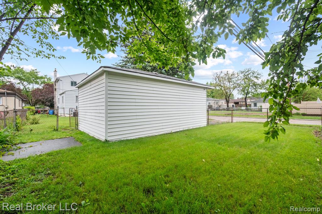 6107 WHITEFIELD Street, Dearborn Heights, MI 48127 — Photo 18
