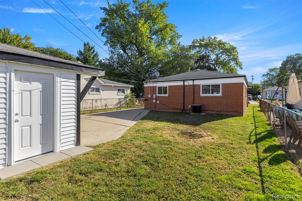 4638 Gertrude Street, Dearborn Heights, MI 48125 — Photo 31