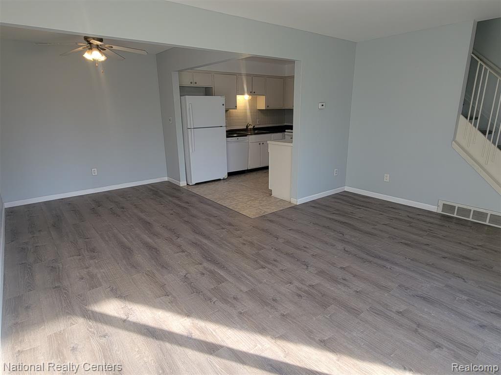 8296 KARAM BLVD, Warren, MI 48093 — Photo 4