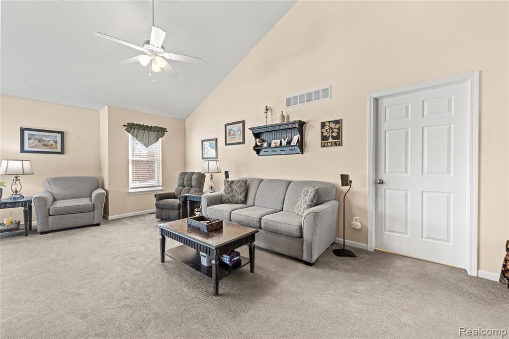 5579 Elmhurst Drive, 167, Trenton, MI 48183 — Photo 16