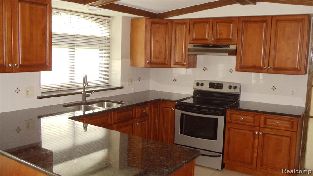 396 Shellbourne Drive, Rochester Hills, MI 48309 — Photo 3
