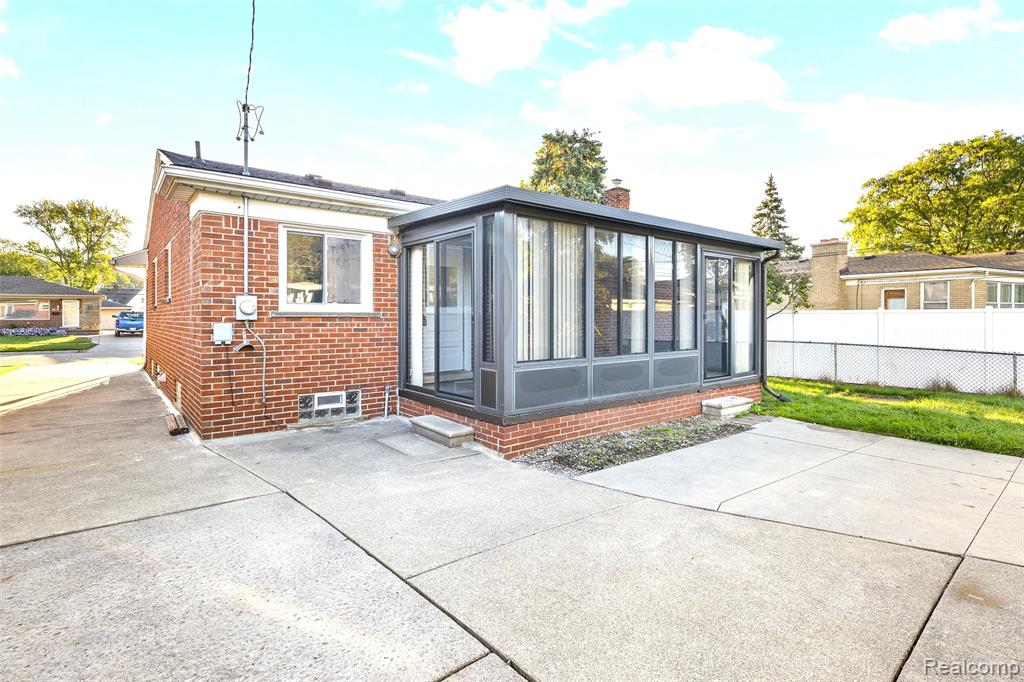 9334 N Joseph Avenue, Allen Park, MI 48101 — Photo 4
