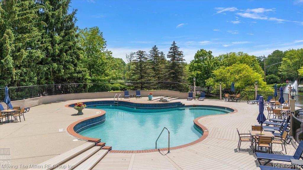 7127 Danbrooke Court, West Bloomfield, MI, 00000