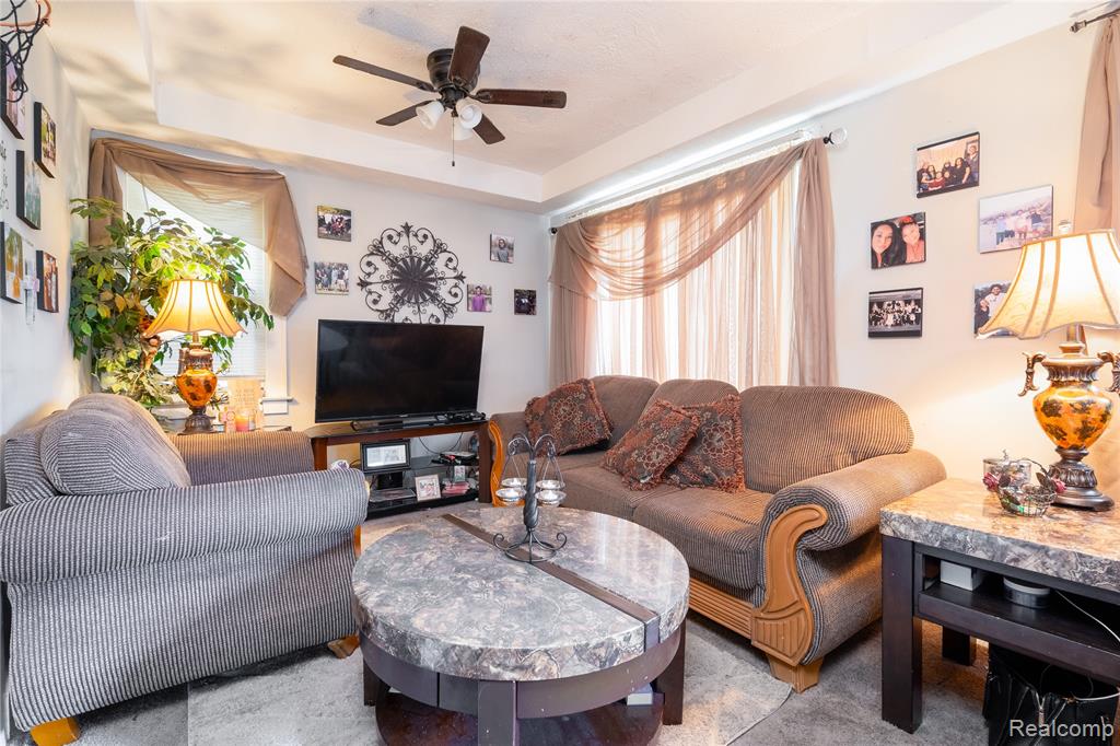 667 Raskob Street, Pontiac, MI 48340 — Photo 2