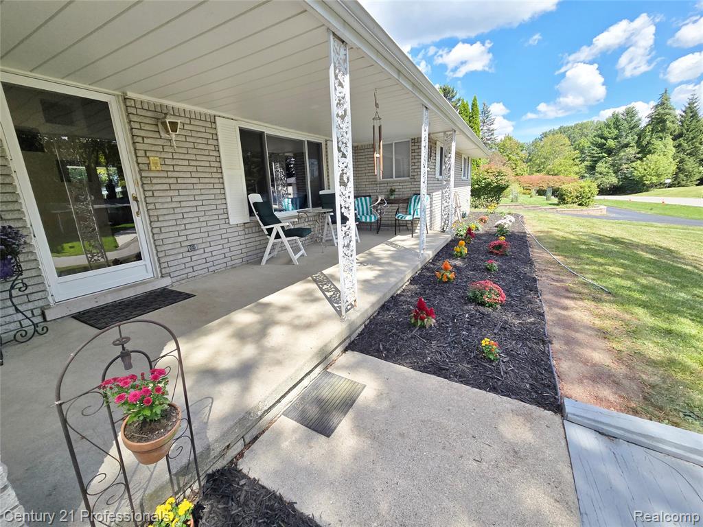 650 Longford Drive, Rochester Hills, MI 48309 — Photo 3
