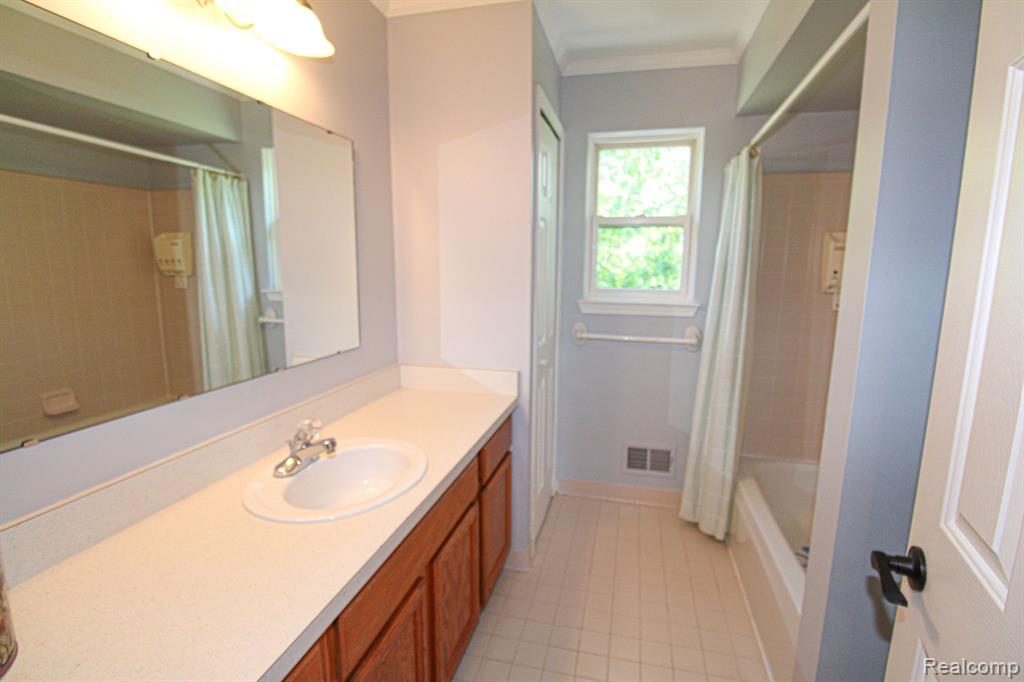 3193 RIVER MEADOW Circle, Canton, MI 48188 — Photo 17