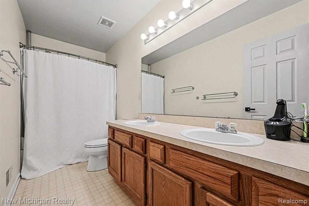 6612 Ashley Court, Waterford, MI 48327 — Photo 28