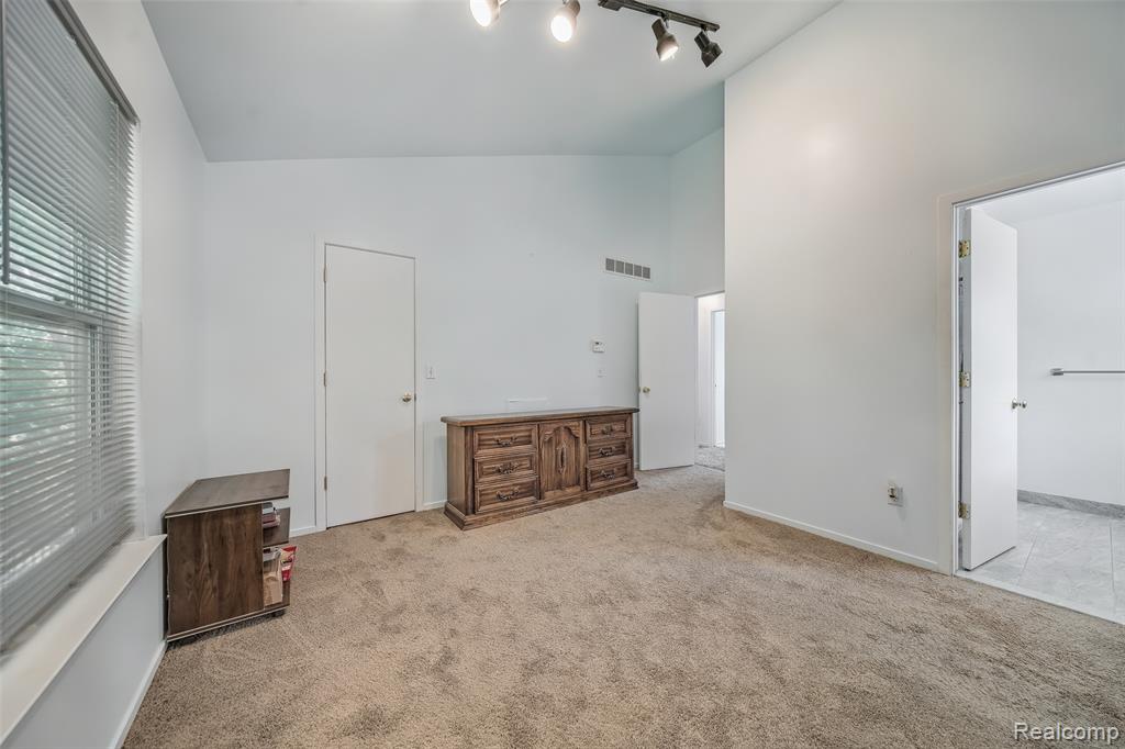 870 Huntclub Boulevard, Auburn Hills, MI 48326 — Photo 14