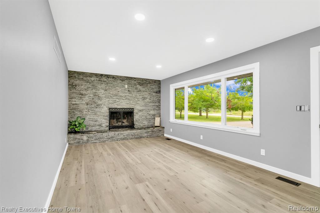10990 Smiths Creek Road, Memphis, MI — Photo 10