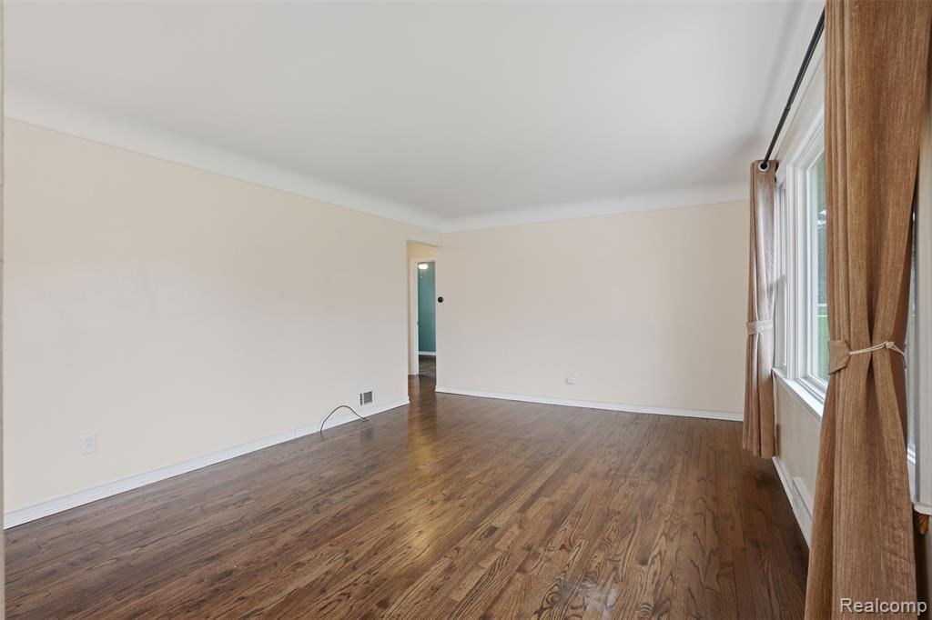 831 Loyola Drive - Photo 5