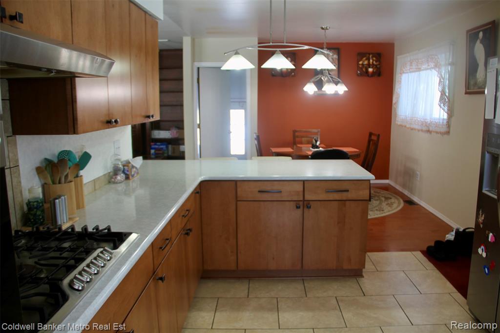 4092 Woodstock Road, Waterford, MI 48328 — Photo 4