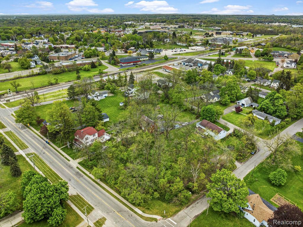 327 Reid Road, Grand Blanc, MI 48439 — Photo 16