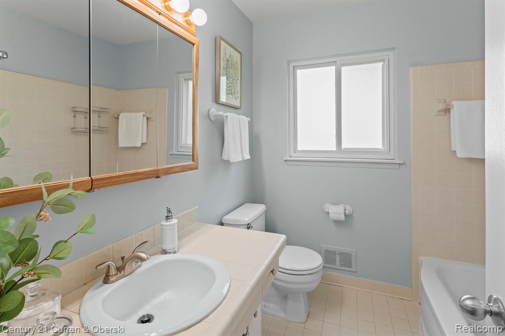 1022 CANTERBURY Street, Northville, MI 48167 — Photo 27