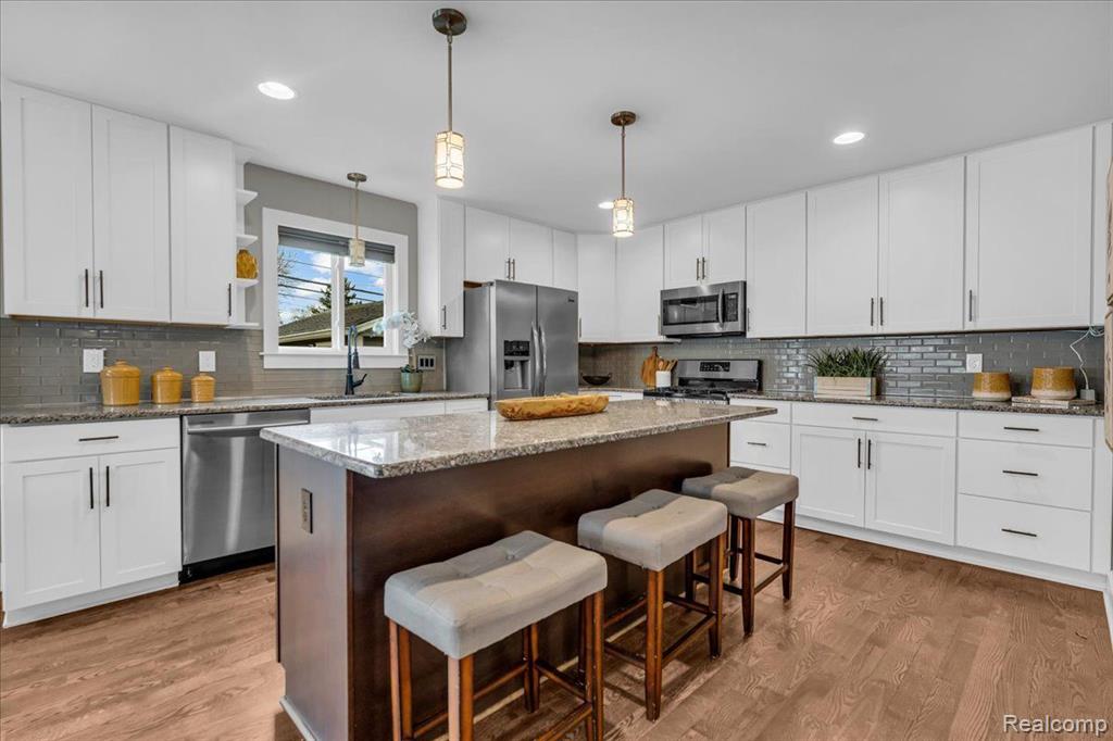 705 WHITCOMB Avenue, Royal Oak, MI 48073 — Photo 5