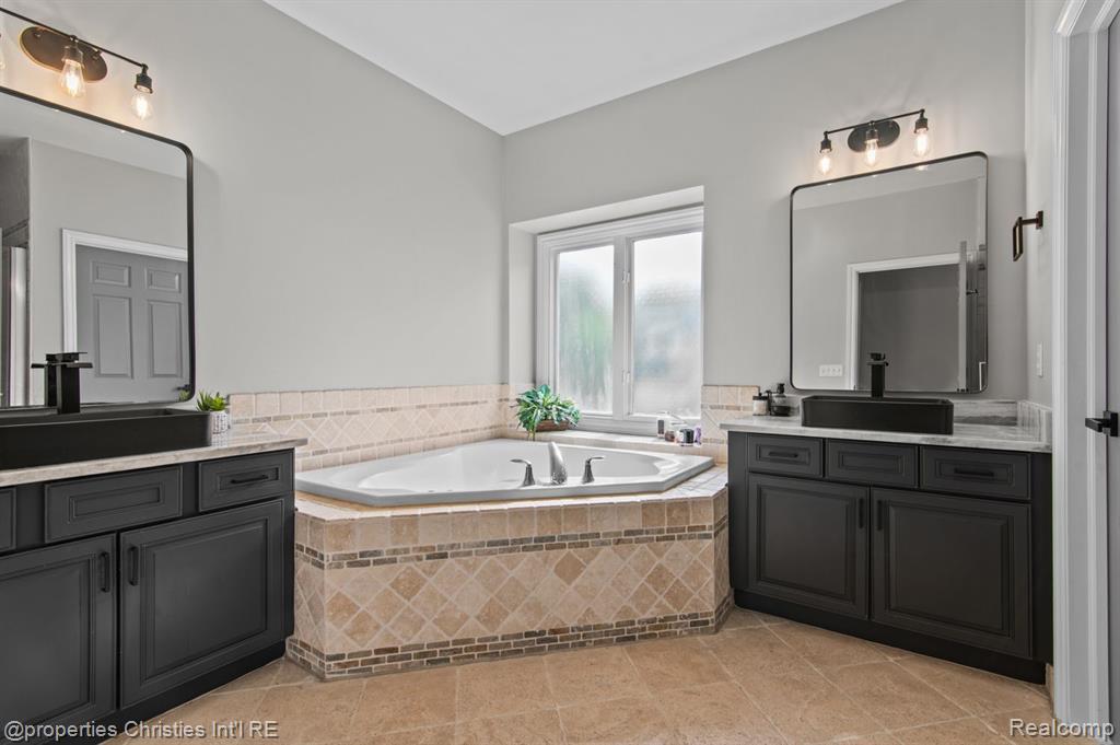 48252 BINGHAMPTON, Northville, MI 48168 — Photo 19
