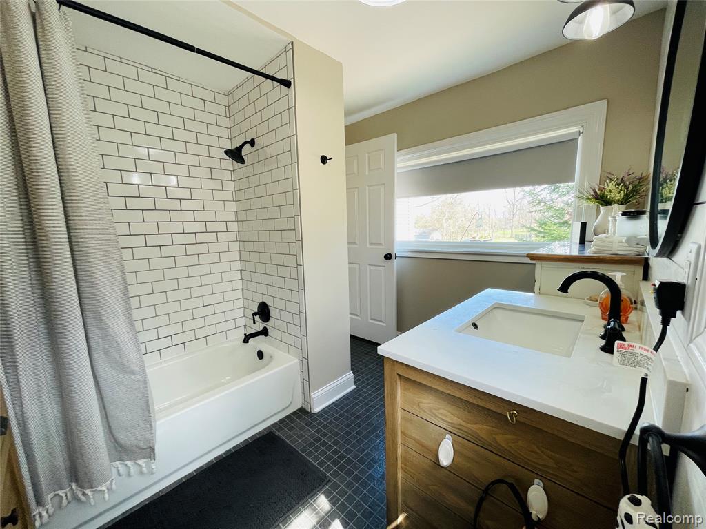 909 Williams Street, Fenton, MI 48430 — Photo 11