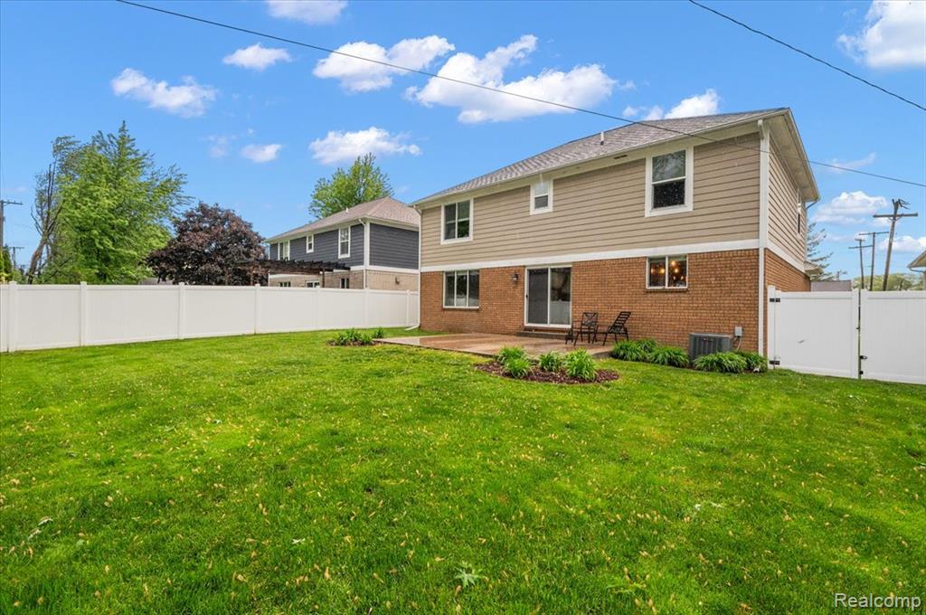 22716 Stephens Street, Saint Clair Shores, MI 48080 — Photo 13