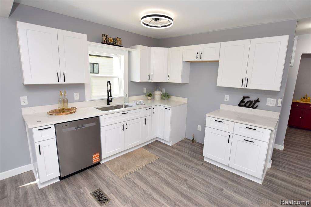 3508 Fern Avenue, Burton, MI 48529 — Photo 4