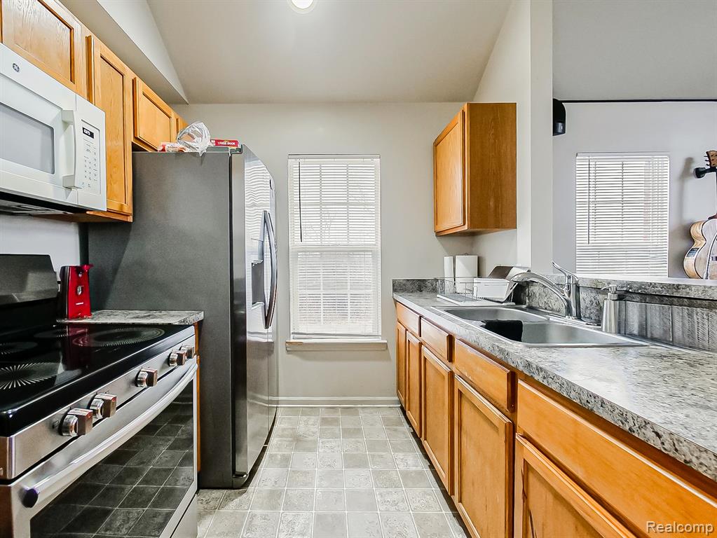 23461 Williamsburg Circle, Woodhaven, MI 48183 — Photo 4