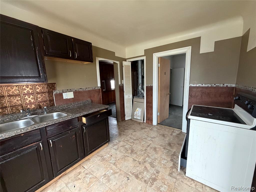 8249 Packard Avenue, Warren, MI 48089 — Photo 8