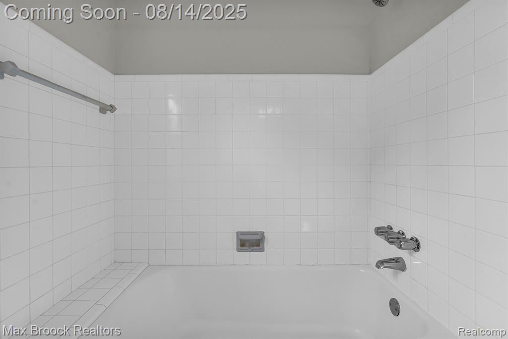 10725 Talbot Avenue, Huntington Woods, MI — Photo 26