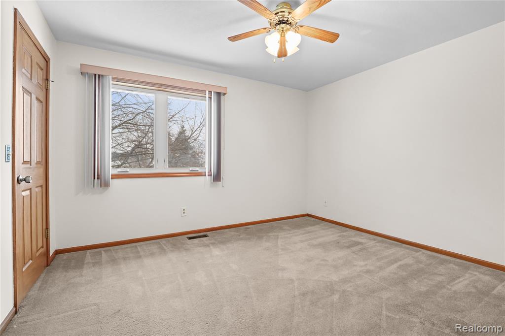 6083 Chatham Court, Grand Blanc, MI 48439 — Photo 19